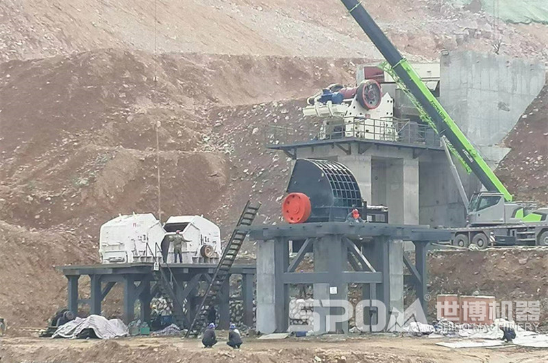顎破、反擊破、重錘破安裝現場，根據現場地形高低布置