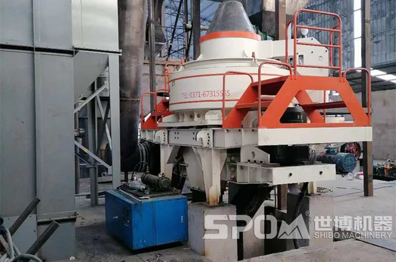 立式沖擊式破碎機，破碎制砂機現場